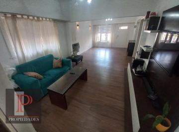 Casa · 325m² · 4 Ambientes · 2 Cocheras · Casa con Deposito o Taller en Centro de Lavallol