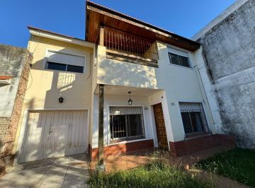 Casa · 240m² · 5 Ambientes · 2 Cocheras · Casa 5 Amb. en José C. Paz