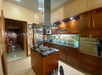 Casa · 237m² · 5 Ambientes · 2 Cocheras · Casa - El Palomar