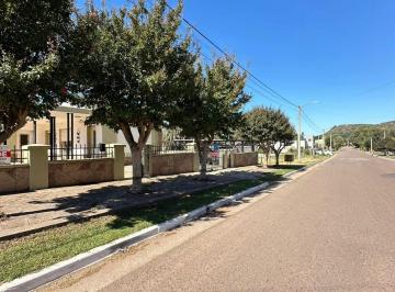 sobre calle asfaltada · Imperdible Casa en Venta en Villa del Dique – 3 Dorm.