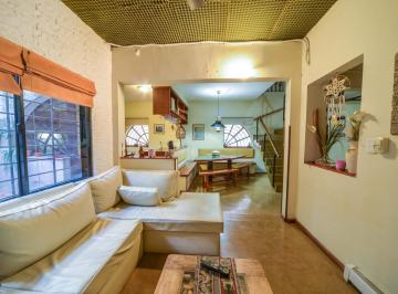 Casa · 130m² · 5 Ambientes · 1 Cochera · Casa en Zona Sur 3 Dorm.