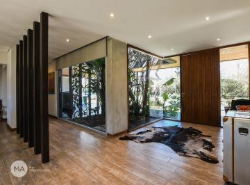 Casa · 324m² · 8 Ambientes · 2 Cocheras · Casa 4 Dorm. - Kentucky Club de Campo - Funes | Venta
