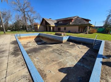 Casa de 10 ambientes, Moreno · En Alquiler | Ideal Empresas - Importante Propiedad Emplazada Sobre 2.000 m² de Terreno | 8 Ambientes