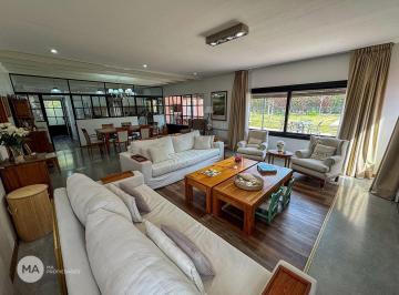 Casa · 213m² · 6 Ambientes · 2 Cocheras · Casa 3 Dorm. - San Sebastián - Funes | Venta