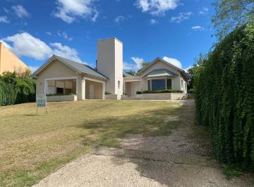 Casa de 5 ambientes, Córdoba · Lomas de La Carolina - Excelente Propiedad en Planta Baja - Amplia