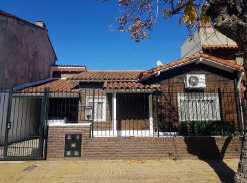 Casa · 136m² · 4 Ambientes · 2 Cocheras · Chalet en Venta 4 Ambientes