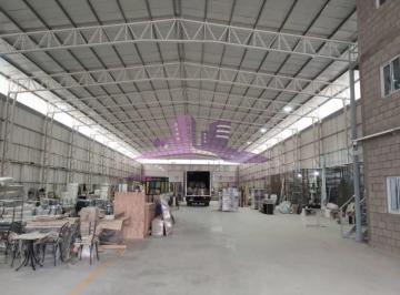 Bodega-Galpón · 8400m² · 2 Ambientes · Predio Industrial en Lanus en Venta