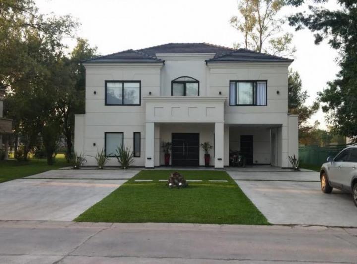 Casa · 279m² · 5 Ambientes · 2 Cocheras