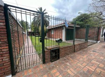Casa · 120m² · 3 Ambientes · 4 Cocheras · Oportunidad de Inversion - Casa Sobre Lote 8,66 X 78 m
