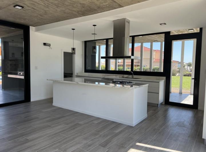 Casa · 270m² · 4 Ambientes