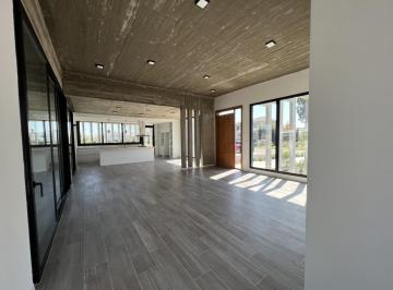 Casa · 270m² · 4 Ambientes · 2 Cocheras · Hermosa Casa a Estrenar - Jardin y Piscina