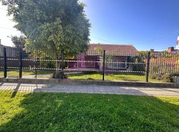Quinta vacacional · 250m² · 4 Ambientes · Hermosa Quinta con Amplio Fondo y Pileta