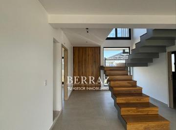 Casa · 226m² · 7 Ambientes · 4 Cocheras · Casa Venta 7 Ambientes en Chateau Pilar Lote de 810 m²