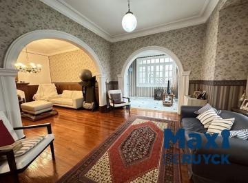 Casa · 230m² · 5 Ambientes · 1 Cochera · Casona de Estilo en Barranca de Quilmeas