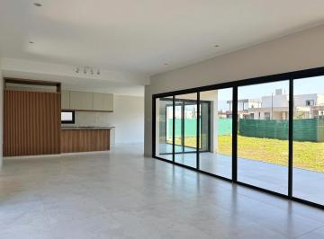Casa · 390m² · 4 Dormitorios · 2 Cocheras · Casa en Yerba Buena