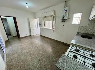 PH · 55m² · 5 Ambientes · Venta de Casa de Pasillo en PH Reciclada - La Tablada