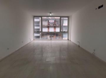 Oficina comercial · 70m² · 1 Ambiente · Oficina de 70 m² - Moderna en La Zona de Flores - a m de Av Rivadavia, Avellaneda Subte a