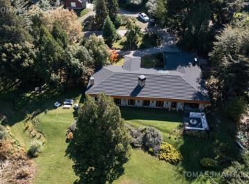 Casa · 335m² · 8 Ambientes · 2 Cocheras · Casa - Arelauquen Golf & Country Club
