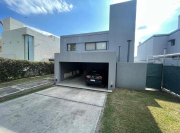 Casa de 6 ambientes, La Calera · Casa en Venta - La Estanzuela