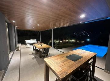 Casa · 240m² · 6 Ambientes · 2 Cocheras · Casa en Venta - La Estanzuela