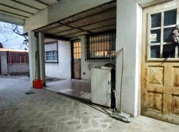 Casa · 80m² · 5 Ambientes · 1 Cochera · Casa en Paso del Rey