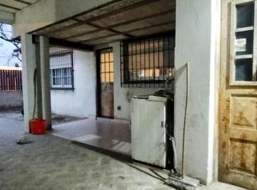 Casa · 80m² · 5 Ambientes · 1 Cochera · Casa en Paso del Rey
