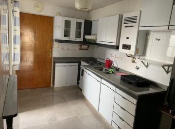 Departamento de 4 ambientes, Parque Centenario · P. Centenario/caballito 4amb Frente Bcon Semipiso Lum Vta Abta 2bños Aranguren 42
