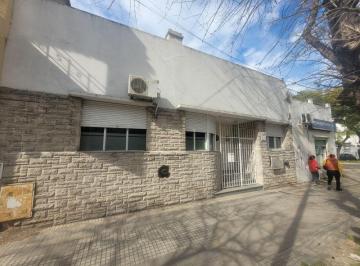 Oficina comercial · 117m² · 5 Ambientes · 1 Cochera · Casa en PH con Salida a Dg 73 14 y 50