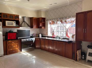 Casa de 6 ambientes, Esteban Echeverría · Chalet Sobre Lote Doble