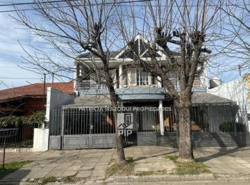 Casa · 123m² · 5 Ambientes · 1 Cochera · Triplex en Venta en Haedo