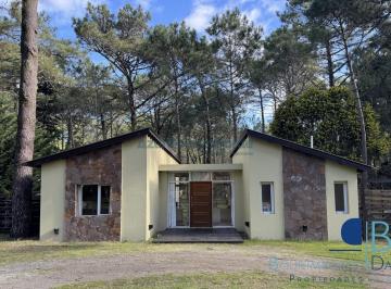 Casa · 107m² · 4 Ambientes · 1 Cochera · 4007 - Guindo 968