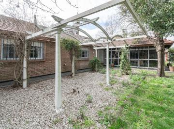 Quinta vacacional · 95m² · 5 Ambientes · 1 Cochera · Quinta con Pileta en Barrio Parque Gaona, Moreno