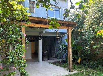 Casa · 4 Ambientes · 1 Cochera · Casa en Venta Remodelada 100%