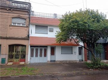 Casa · 109m² · 5 Ambientes · 1 Cochera · Venta Casa con Garaje y Patio - La Paz 3300