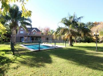 Casa · 305m² · 6 Ambientes · 1 Cochera · Casa de 4 Dorm. en Venta en Country Solar del Bosque. Canning - San Vicente.