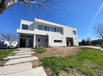 Casa · 243m² · 4 Ambientes · Casa en Venta en El Canton