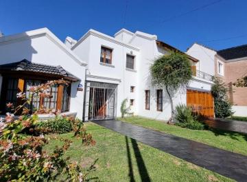 Casa · 273m² · 4 Dormitorios · 2 Cocheras · Propiedad Unica Barrio Urca