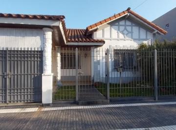 Casa · 165m² · 3 Ambientes · 1 Cochera · Casa 3 Amb C/ Fondo Libre en Lomas de Zamora Oeste