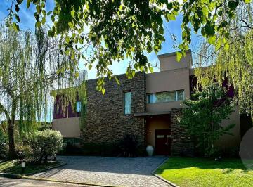 Casa de 7 ambientes, Esteban Echeverría · Casa en Venta - Barrio El Rodal, Esteban Echeverria
