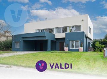 Casa · 271m² · 7 Ambientes · 2 Cocheras · Casa en Venta - Barrio Valdevez, Tristan Suarez
