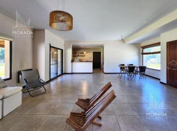 Casa · 152m² · 4 Ambientes · 2 Cocheras · Casa en Gran Lote en Venta, 3 Dorm. en Segundas Colinas Apto Credito