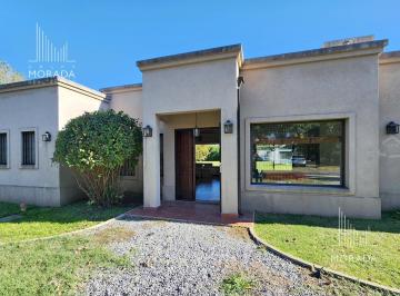 Casa · 152m² · 4 Ambientes · 2 Cocheras · Casa en Gran Lote en Venta, 3 Dorm. en Segundas Colinas Apto Credito