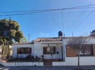 Casa · 188m² · 4 Ambientes · 1 Cochera · Casa + Dpto a La Venta en Barrio San Fernando - Apta Credito