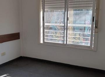 Departamento · 65m² · 3 Ambientes · 67 Esq 9 - 1 Er Piso por Escalera - Al Frente - Muy Luminoso
