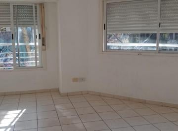 Departamento de 3 ambientes, La Plata · 67 Esq 9 - 1 Er Piso por Escalera 2 Dorm. - Al Frente - Muy Luminoso