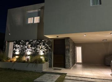 Casa de 6 ambientes, Córdoba · Solares de Manantiales - Casa en Venta de 4 Dorm.!