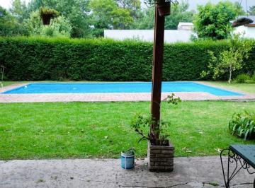 Casa · 172m² · 4 Ambientes · 2 Cocheras · Casa Esplendida en Escobar