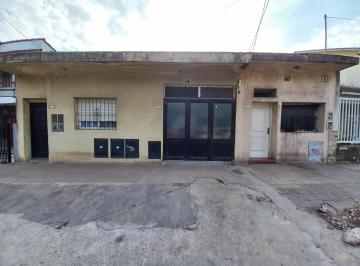 PH · 30m² · 2 Ambientes · 1 Cochera · PH en Pb con Porche de Entrada Para Moto, Cocina, Baño Dormt y Patio