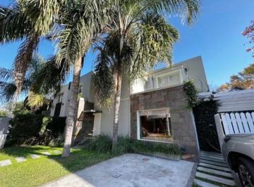 Casa · 141m² · 4 Ambientes · 2 Cocheras · Casa Venta "Barrio Don Caggiano" Ituzaingo