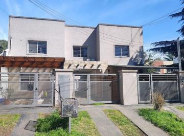PH Dúplex 4 Ambientes en Ituzaingó – Comodidad, luz y excelente ubicación 

Este · Venta PH Dúplex 4 Ambientes con Patio y Cochera en Ituzaingó, Muy Luminoso